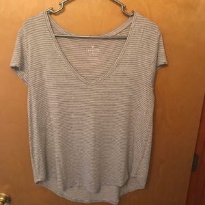🆕 size small grey and white stripe tee shirt